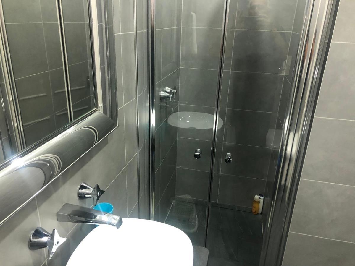 South Kensington X4, * London
