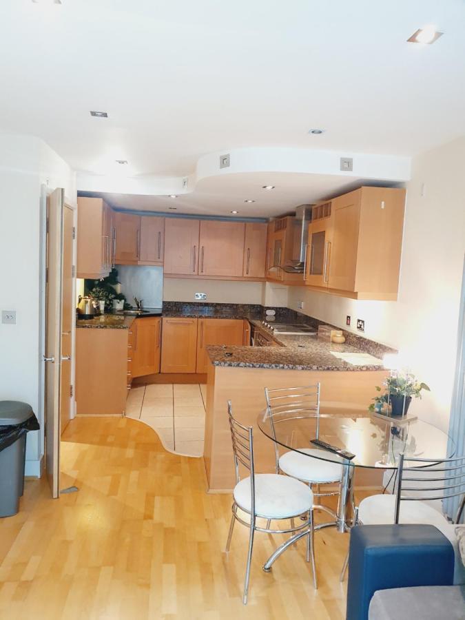 Canary Wharf, E14 9ne Apartment *