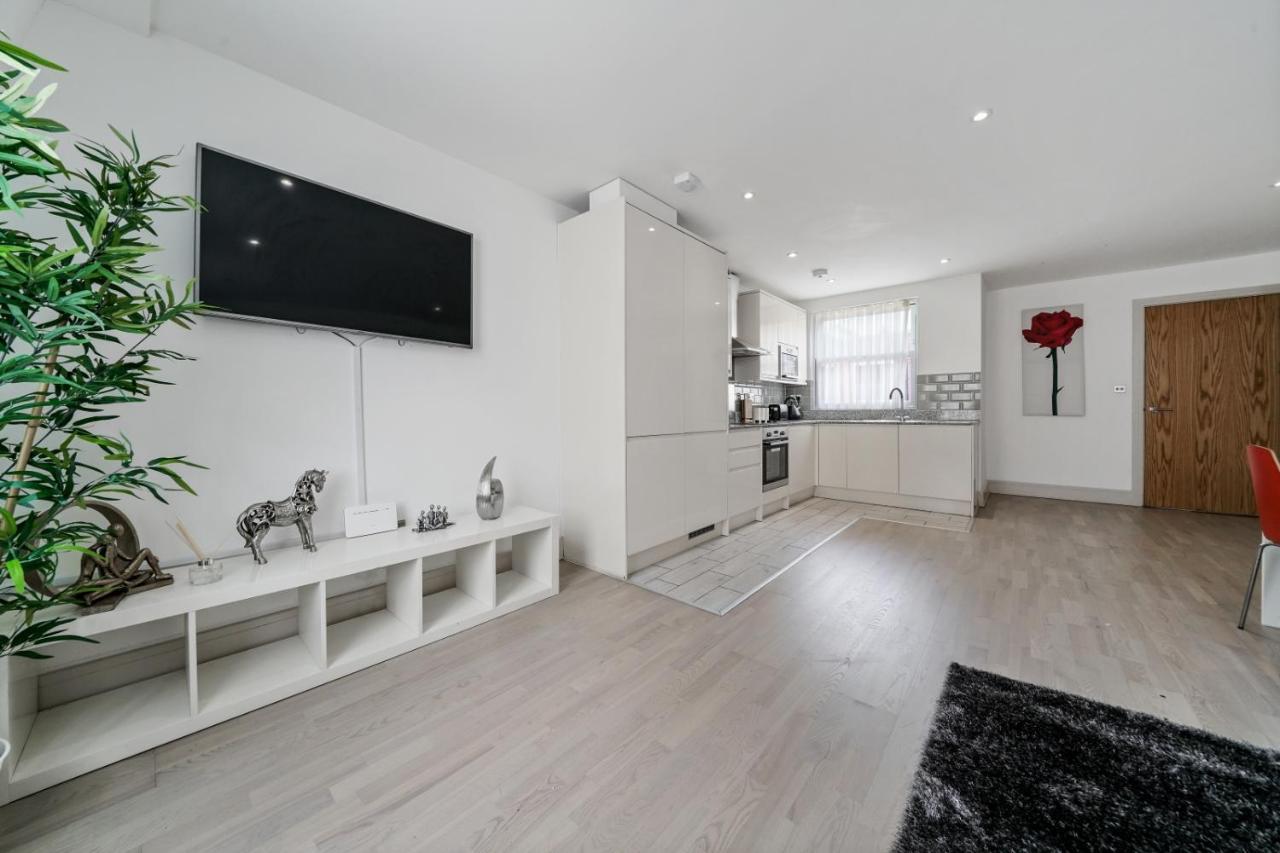 Lara Deluxe Modern 2 Bed By Tower Bridge Apartment London