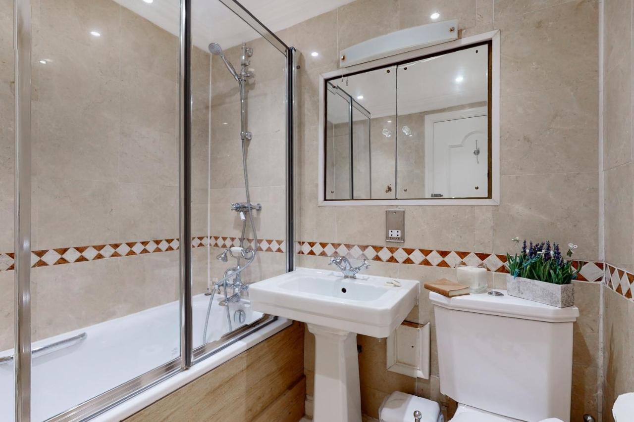 Apartment In Bond Street