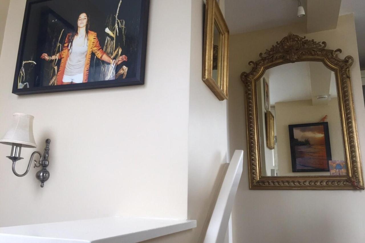 Lovely 2 Bedroom On The Corner Of Portobello Road Apartment