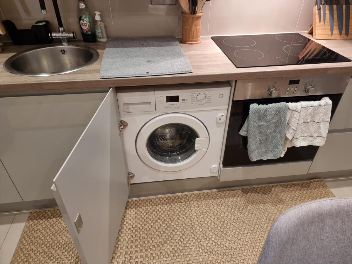 Spacious & Central Park Ground Floor Flat Apartment London