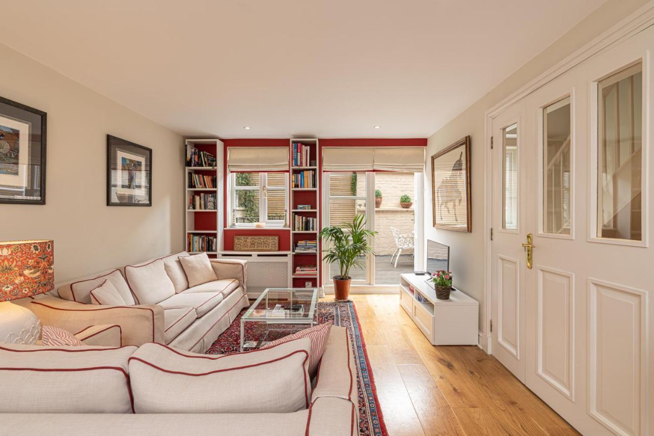 Stylish Mews House With Parking Ferienhaus London