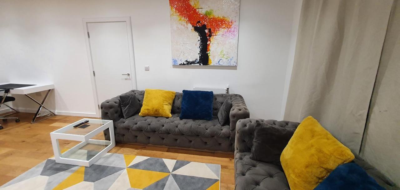 Garland Modern 3 Bedroom House Westfield - Stratford *