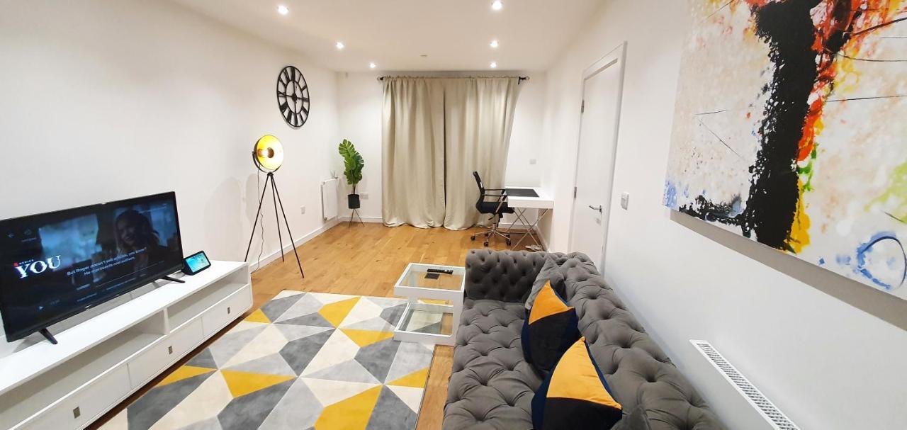 Garland Modern 3 Bedroom House Westfield - Stratford