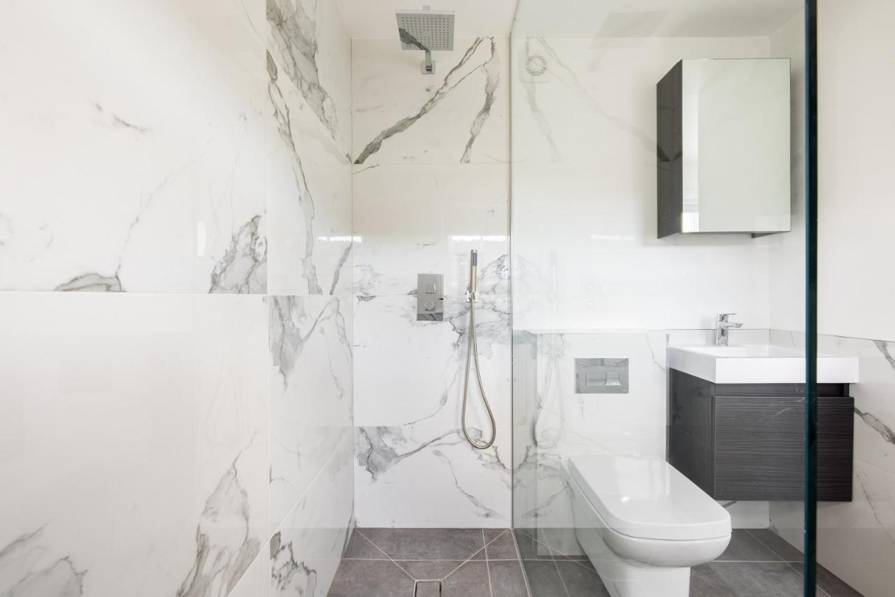 The Margravine Maisonette - Modern & Bright 2bdr Flat Apartment London
