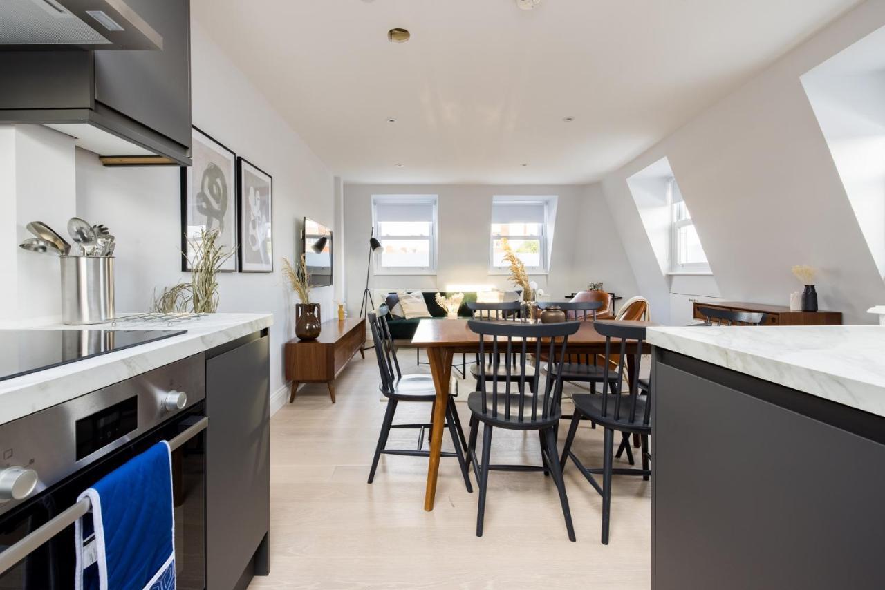 The Margravine Maisonette - Modern & Bright 2bdr Flat * London