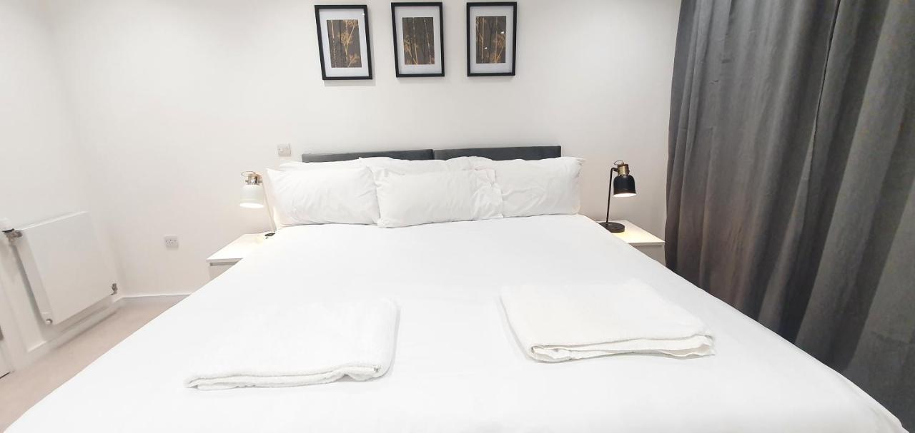 Garland Modern 3 Bedroom House Westfield - Stratford * London