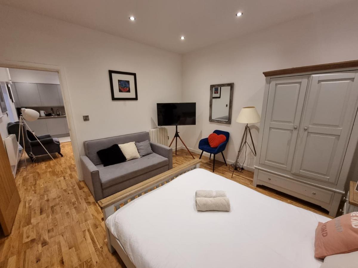 Apartment Spacious & Central Park Ground Floor Flat London