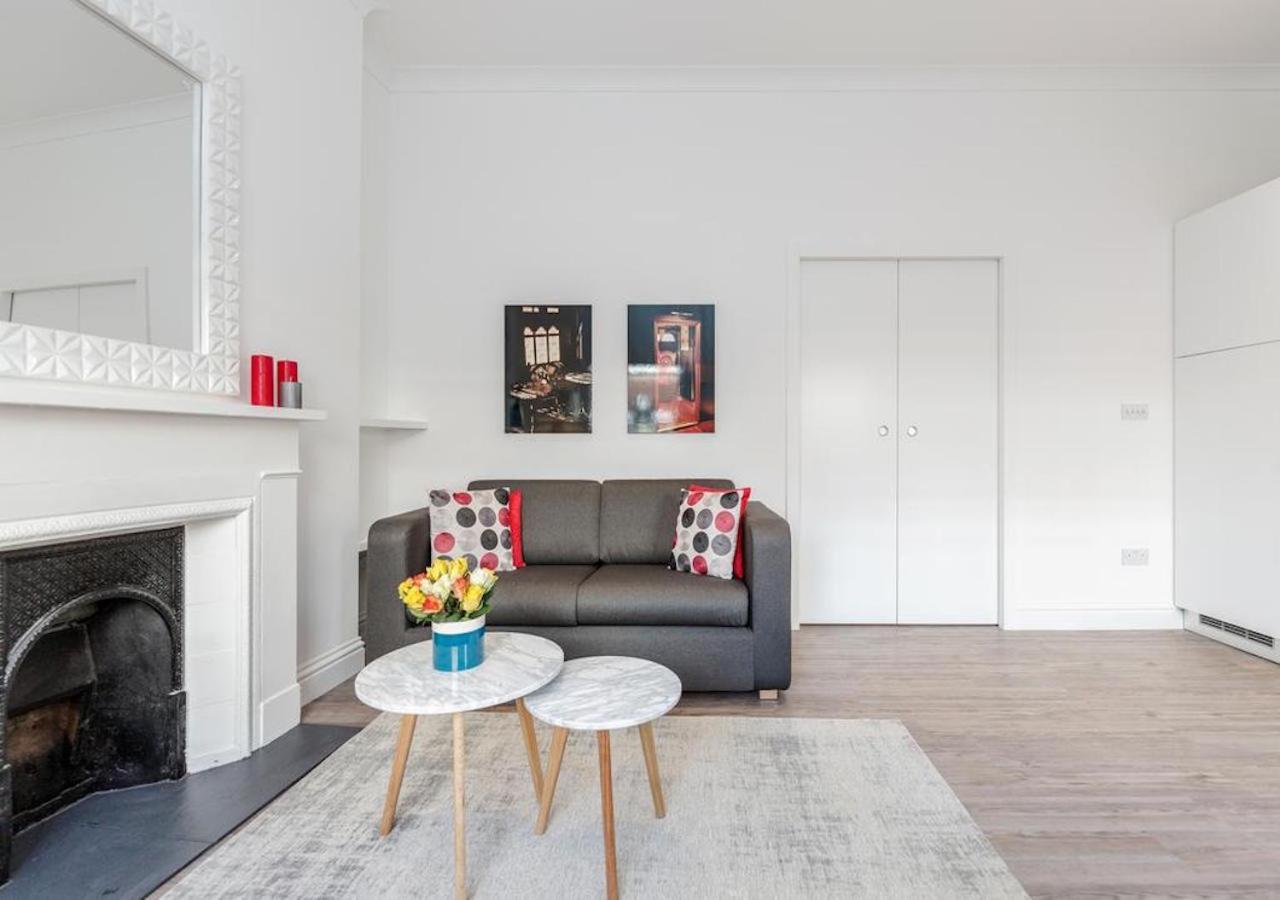 White Piccadilly Appartement