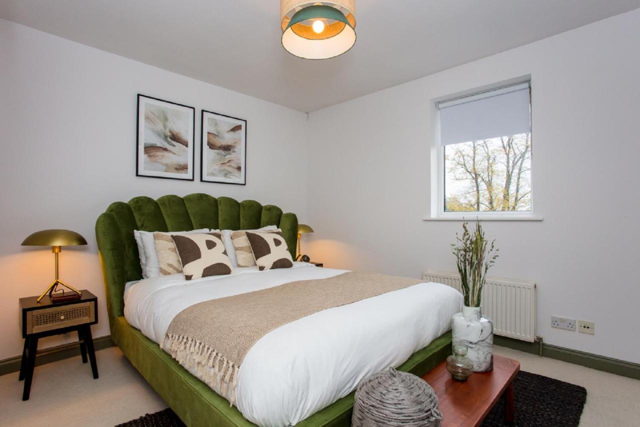 The Sparkford Gardens - Lovely 2bdr With Balcony Appartement *