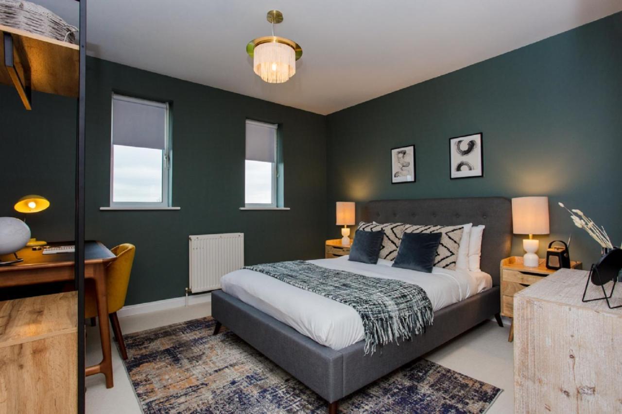 The Sparkford Gardens - Lovely 2bdr With Balcony * Londen