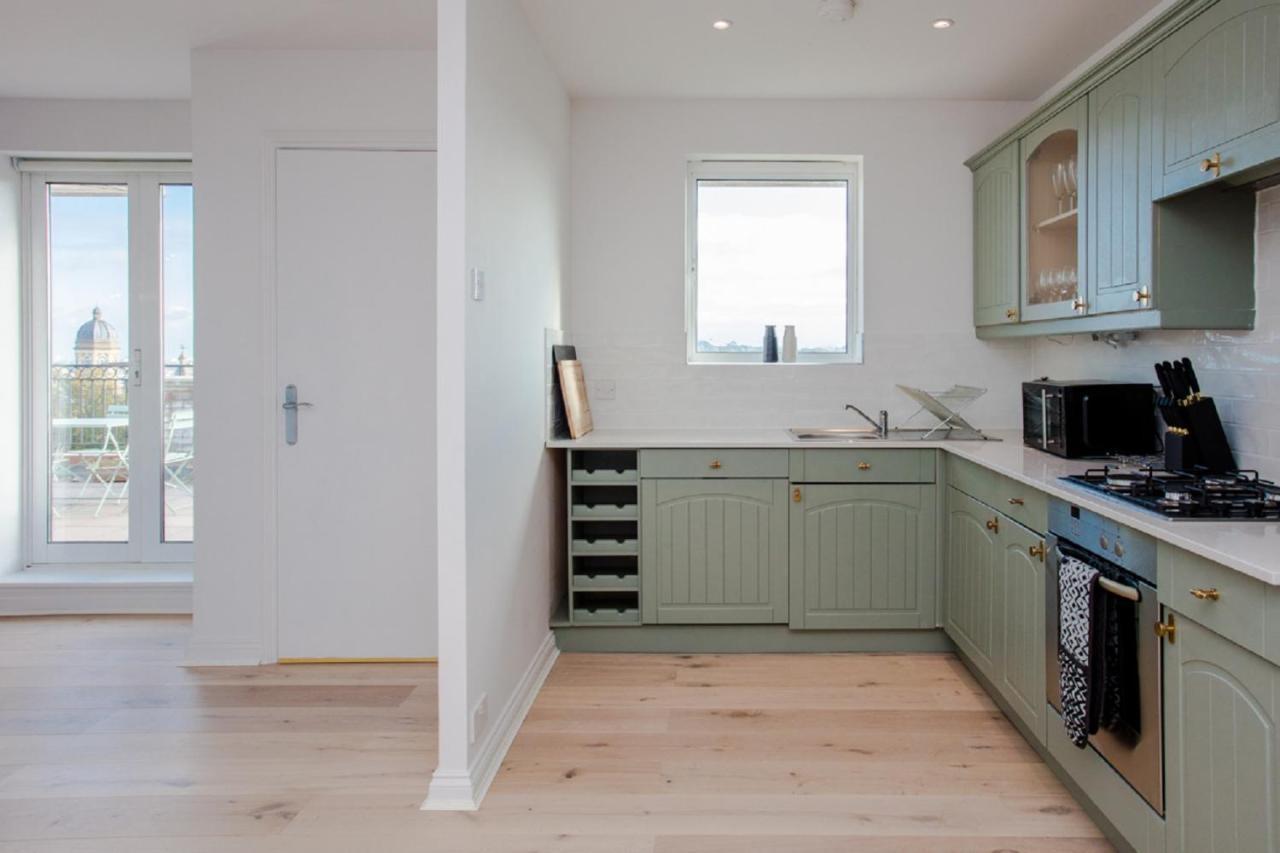 Appartement The Sparkford Gardens - Lovely 2bdr With Balcony Londen