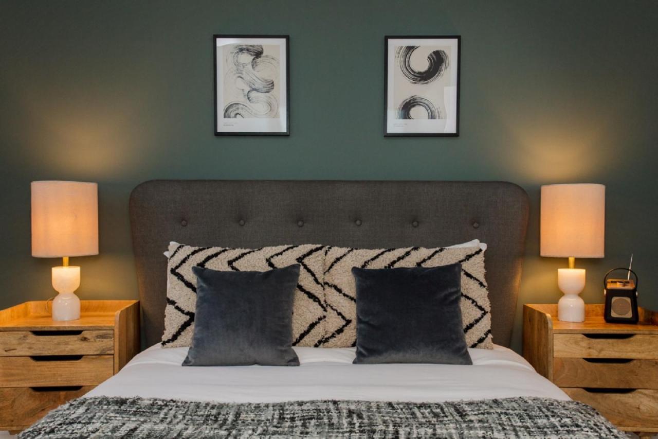 The Sparkford Gardens - Lovely 2bdr With Balcony * Londen
