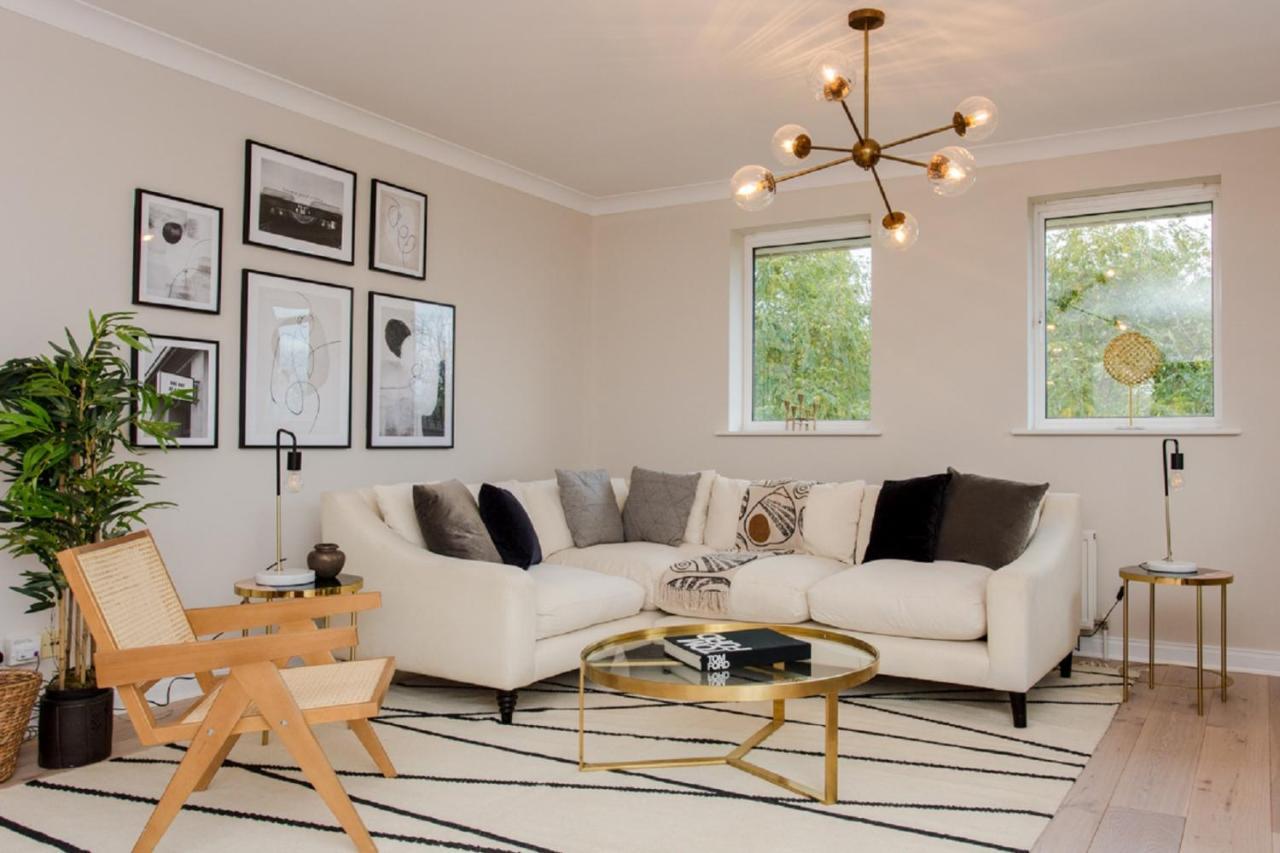 The Sparkford Gardens - Lovely 2bdr With Balcony Appartement