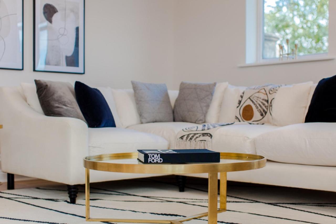 The Sparkford Gardens - Lovely 2bdr With Balcony Londen