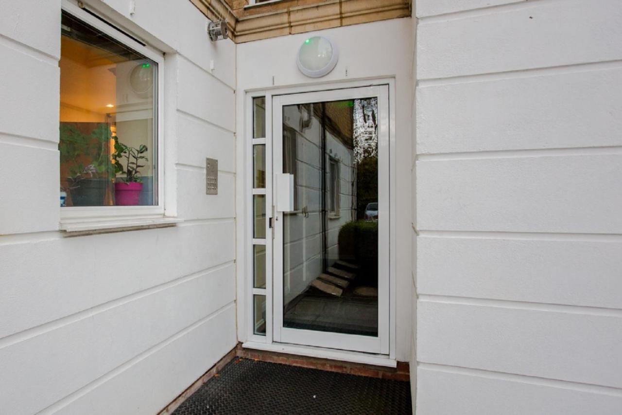 The Sparkford Gardens - Lovely 2bdr With Balcony Londen