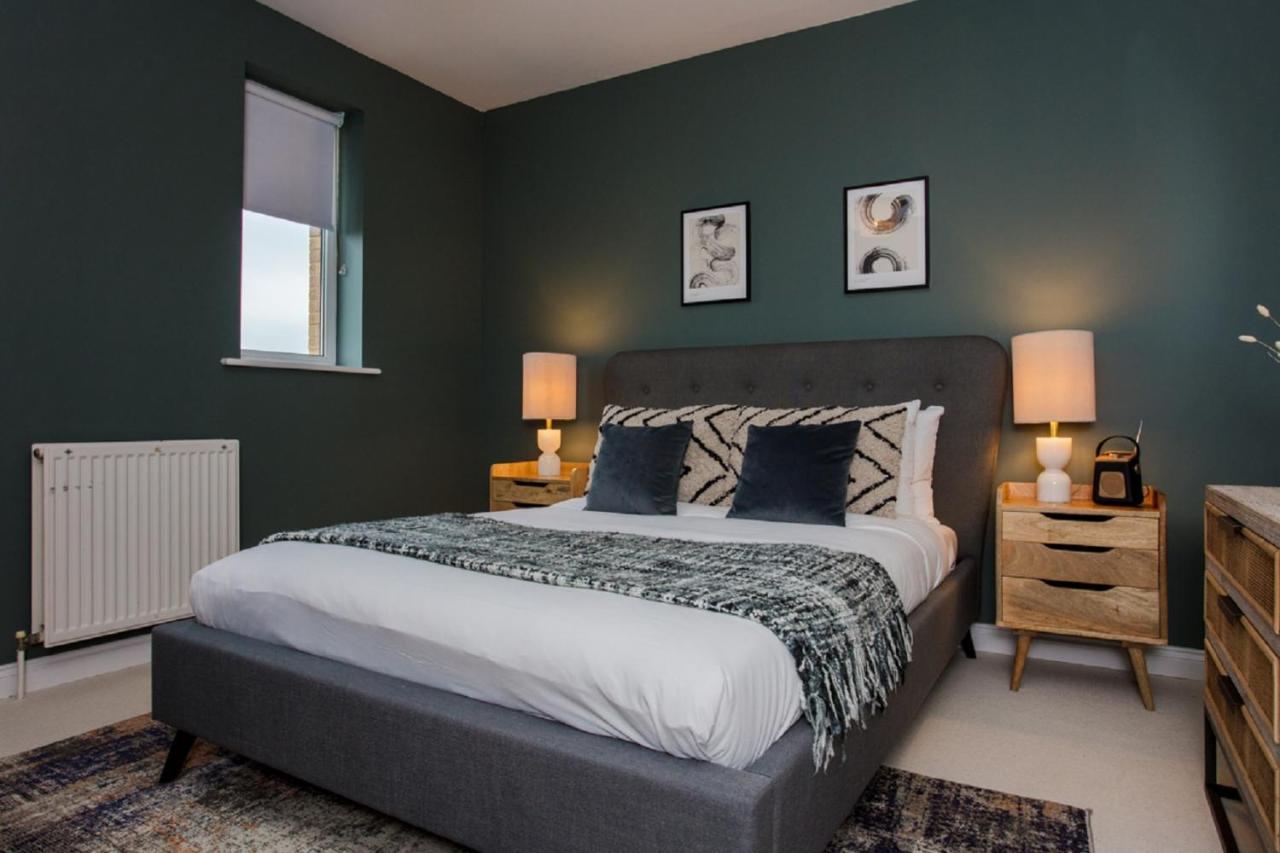 The Sparkford Gardens - Lovely 2bdr With Balcony Appartement Londen