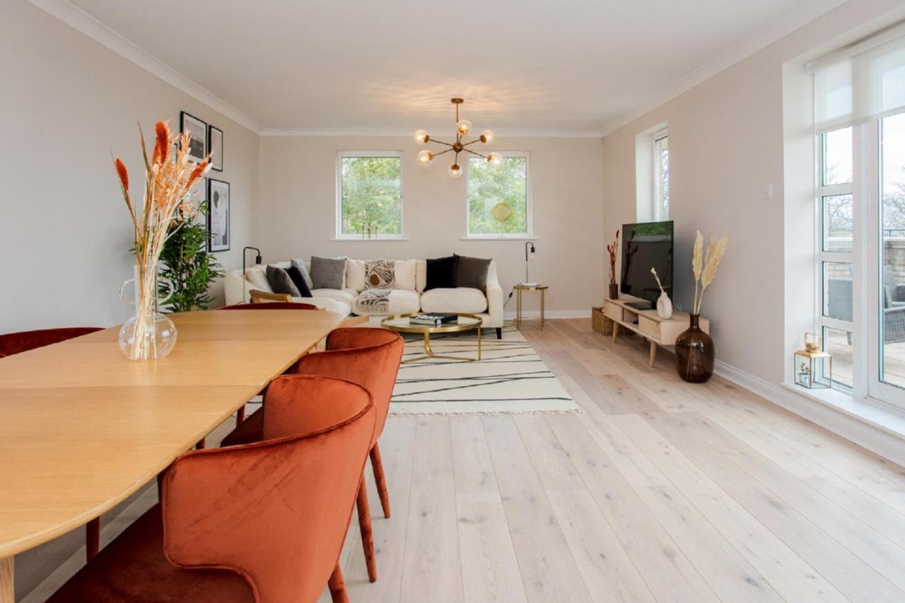 The Sparkford Gardens - Lovely 2bdr With Balcony Appartement Londen