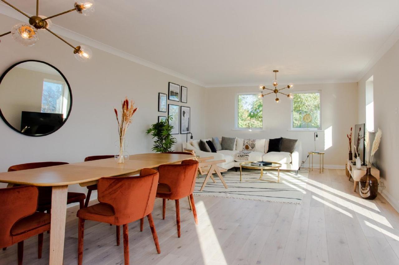 The Sparkford Gardens - Lovely 2bdr With Balcony Appartement Londen