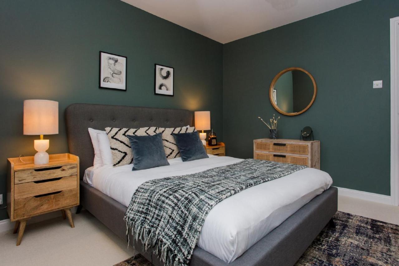 The Sparkford Gardens - Lovely 2bdr With Balcony Appartement