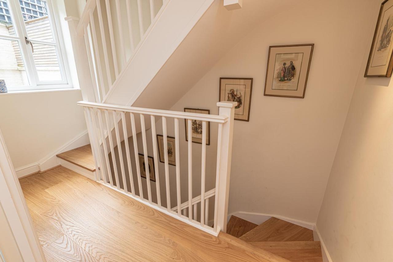 Ferienhaus Stylish Mews House With Parking *