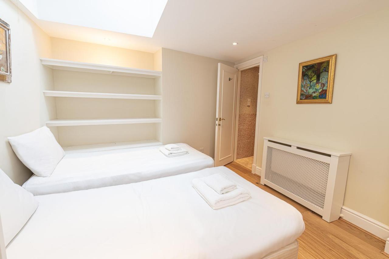 Stylish Mews House With Parking *