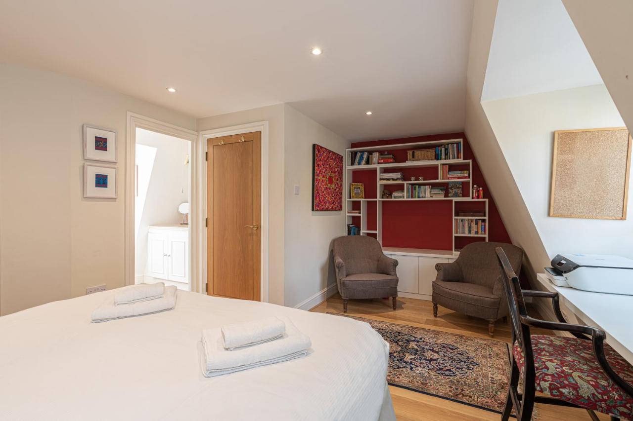 Stylish Mews House With Parking Ferienhaus *