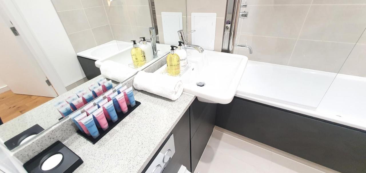 Garland Modern 3 Bedroom House Westfield - Stratford Leilighet London