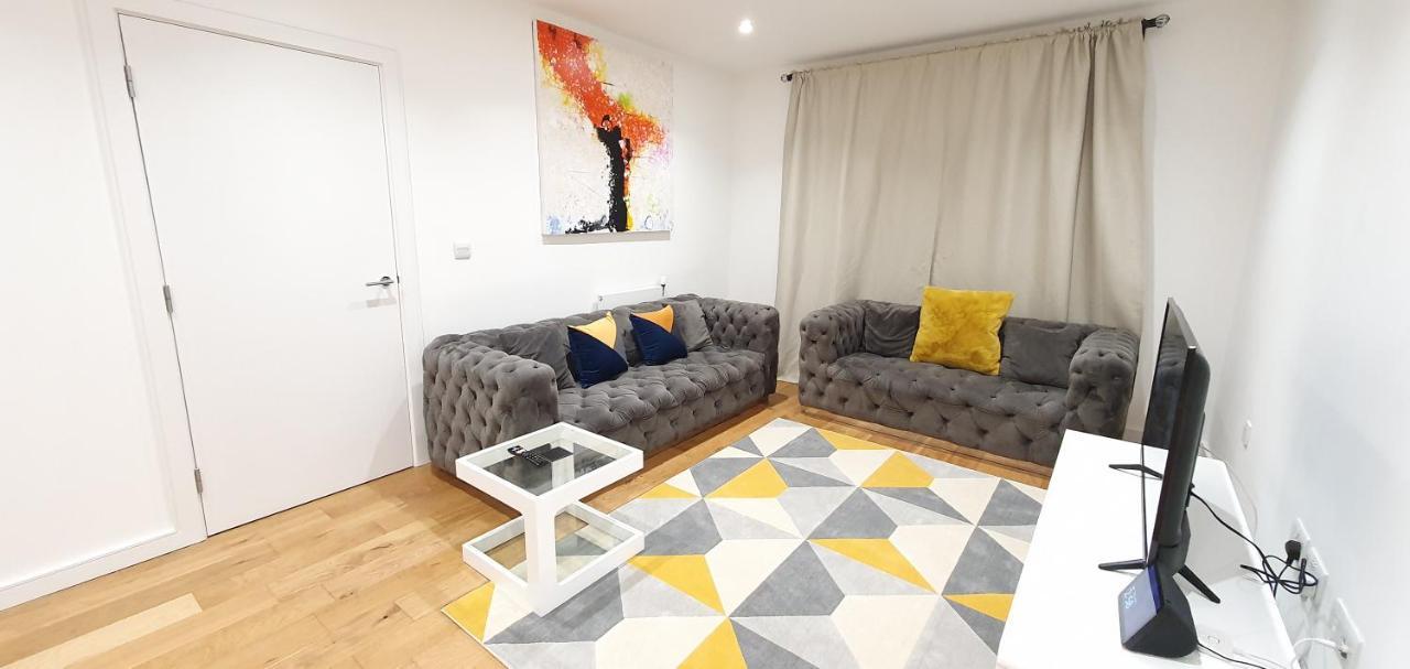Garland Modern 3 Bedroom House Westfield - Stratford *