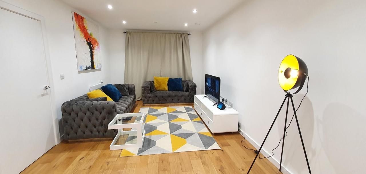 Garland Modern 3 Bedroom House Westfield - Stratford *