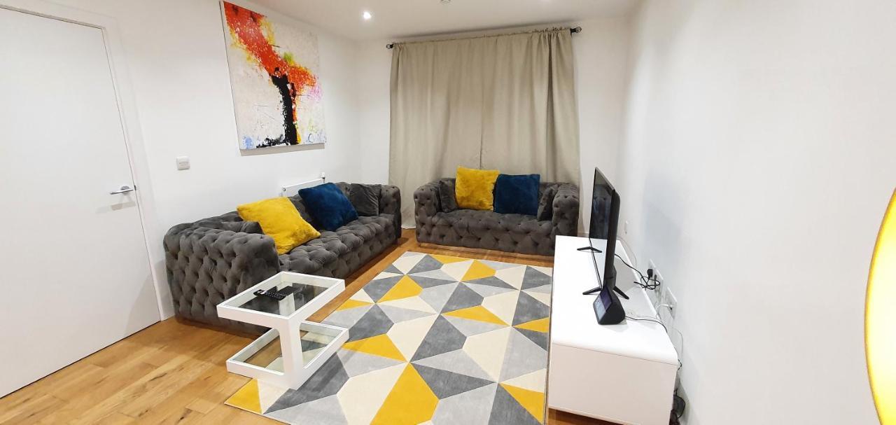 Garland Modern 3 Bedroom House Westfield - Stratford * London