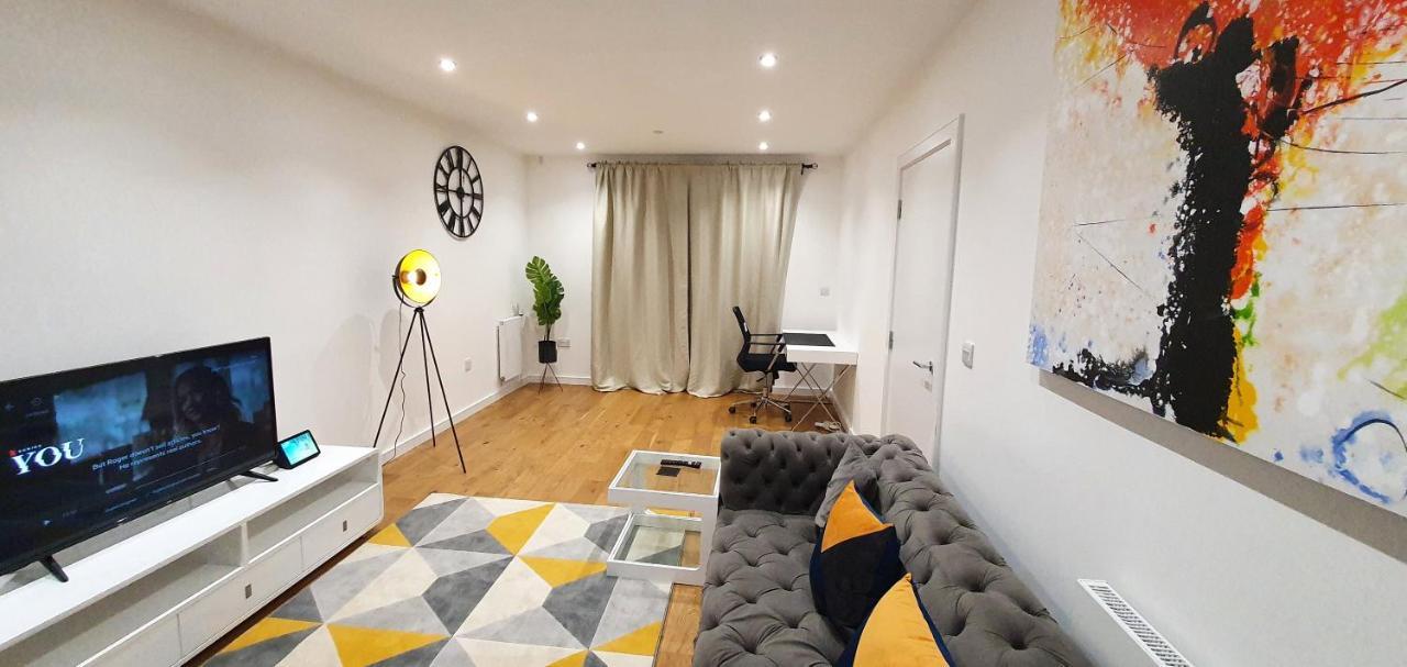 Garland Modern 3 Bedroom House Westfield - Stratford *