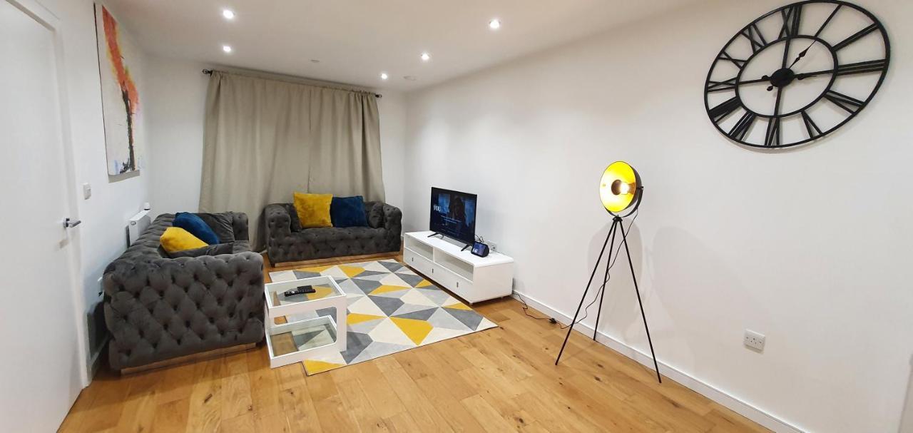 Garland Modern 3 Bedroom House Westfield - Stratford * London