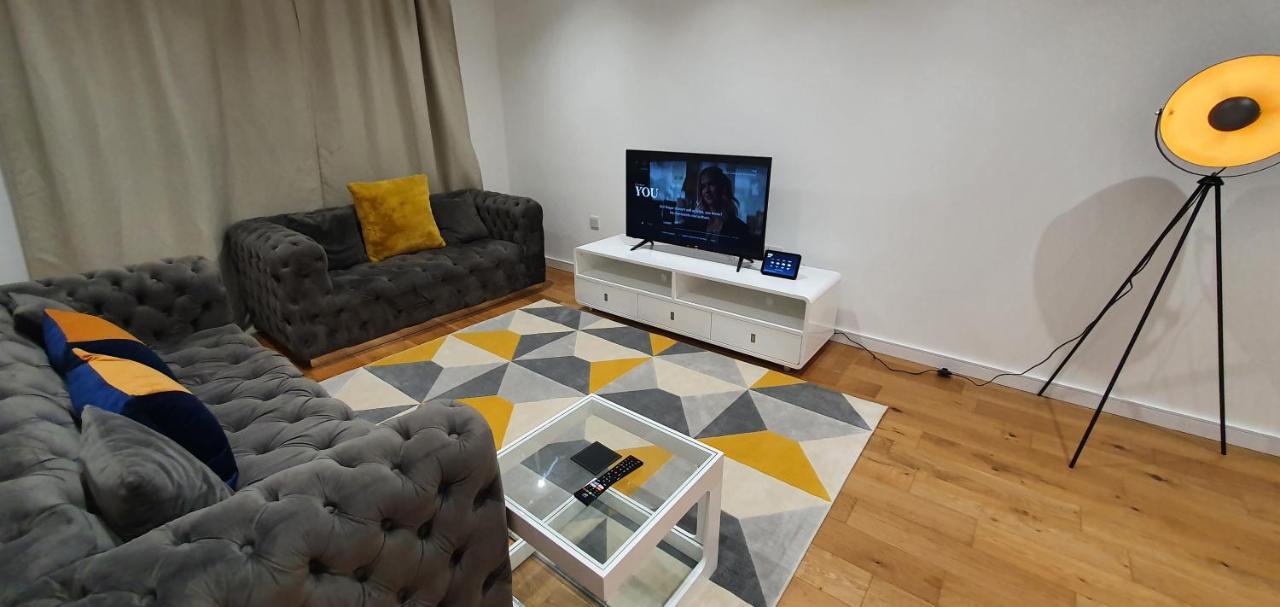 Garland Modern 3 Bedroom House Westfield - Stratford * London