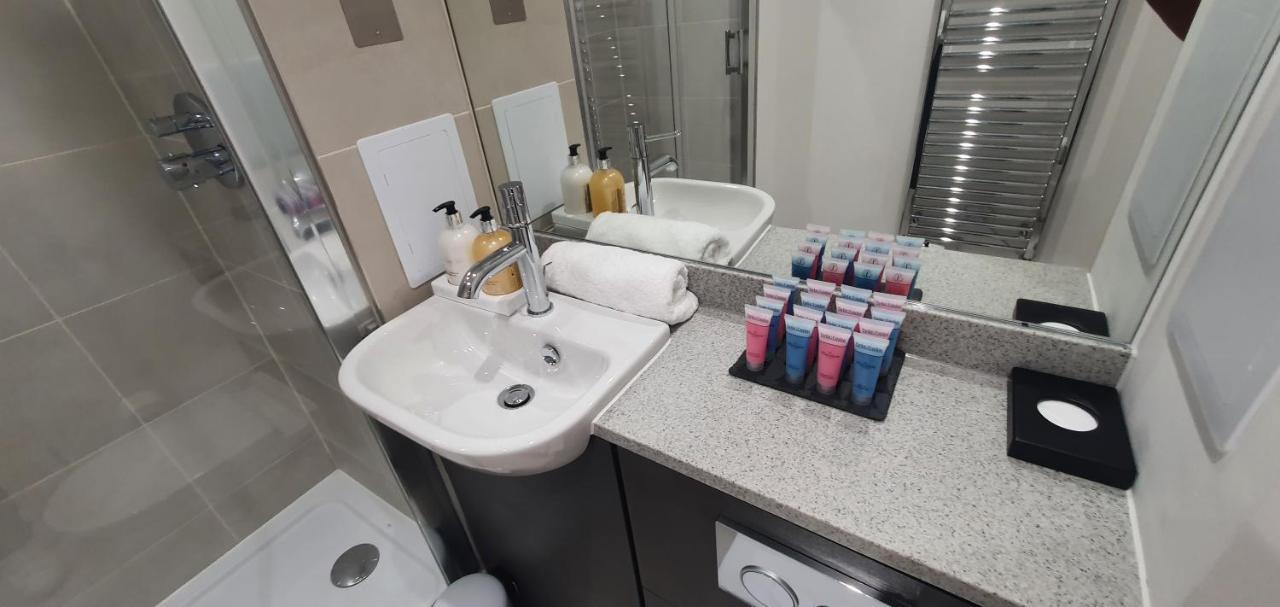 Garland Modern 3 Bedroom House Westfield - Stratford