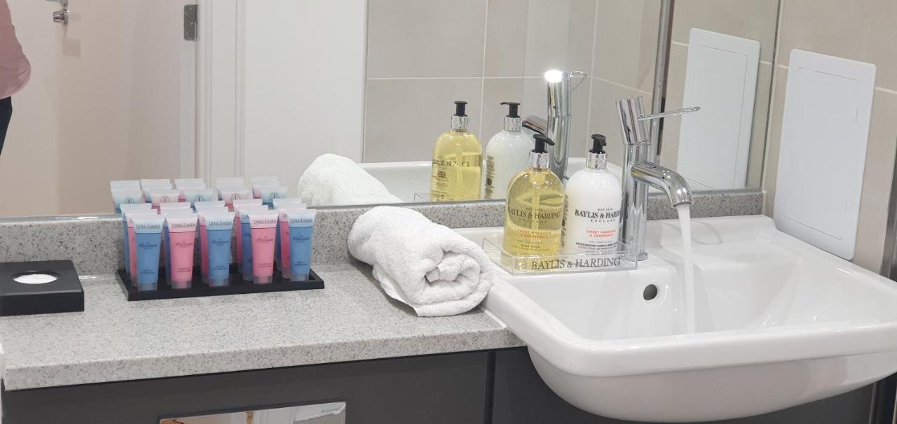 Garland Modern 3 Bedroom House Westfield - Stratford * London