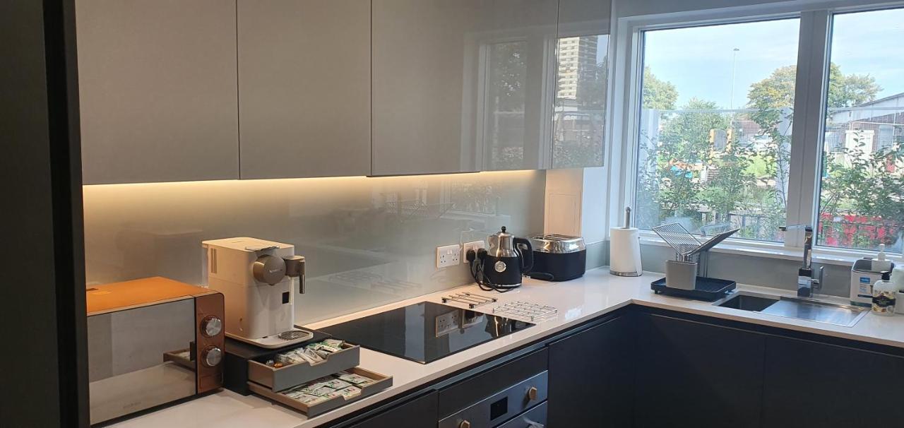 Garland Modern 3 Bedroom House Westfield - Stratford *