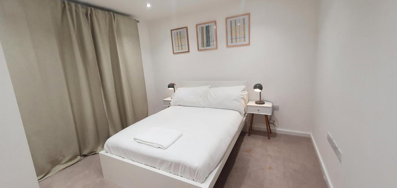 Garland Modern 3 Bedroom House Westfield - Stratford London