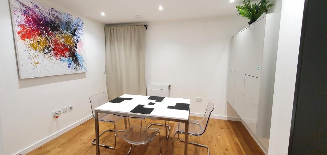 Garland Modern 3 Bedroom House Westfield - Stratford *