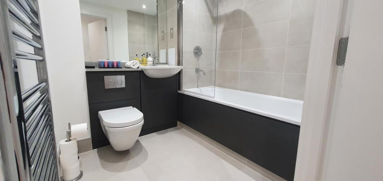Garland Modern 3 Bedroom House Westfield - Stratford * London