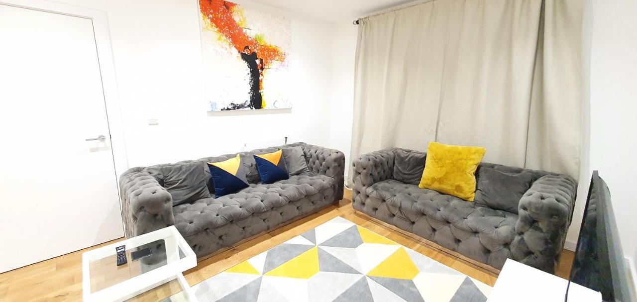 Garland Modern 3 Bedroom House Westfield - Stratford London