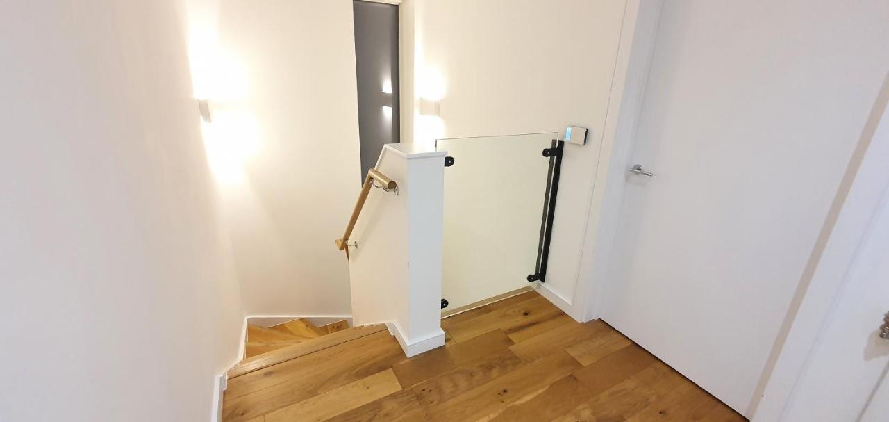 Garland Modern 3 Bedroom House Westfield - Stratford London