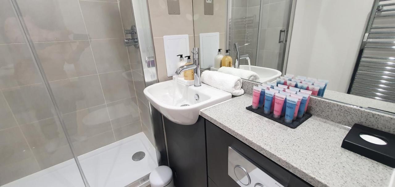 Garland Modern 3 Bedroom House Westfield - Stratford *