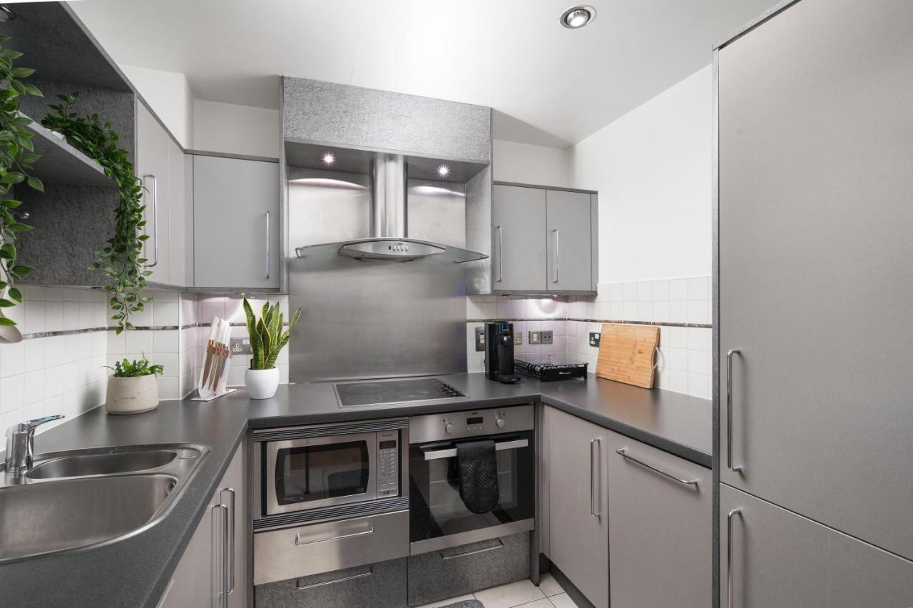 Riverside Balcony Apartments, 10 Minutes From Oxford Circus Londres