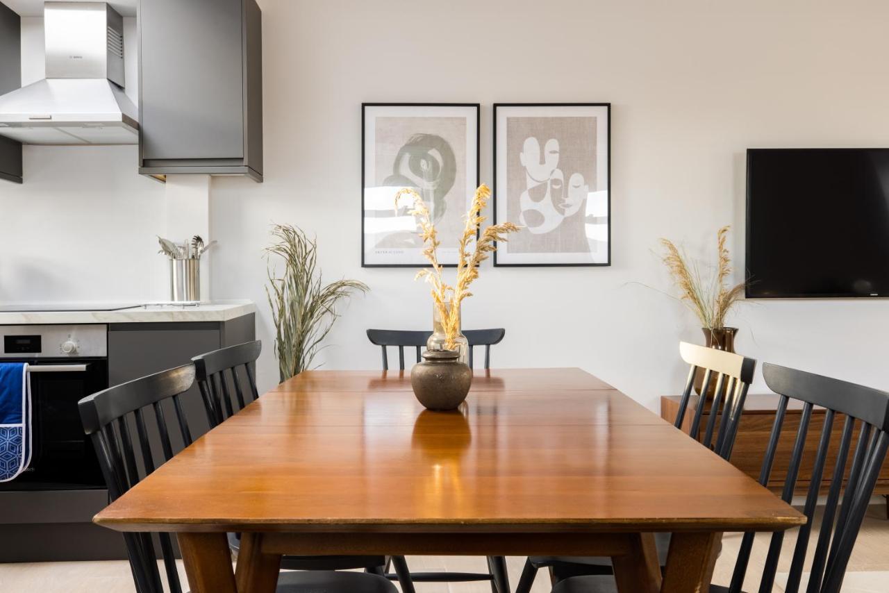 The Margravine Maisonette - Modern & Bright 2bdr Flat * London