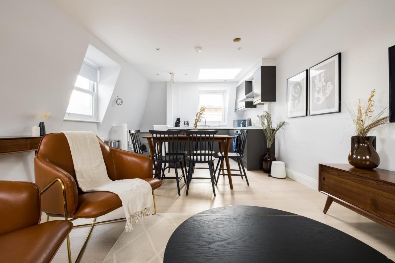 The Margravine Maisonette - Modern & Bright 2bdr Flat London