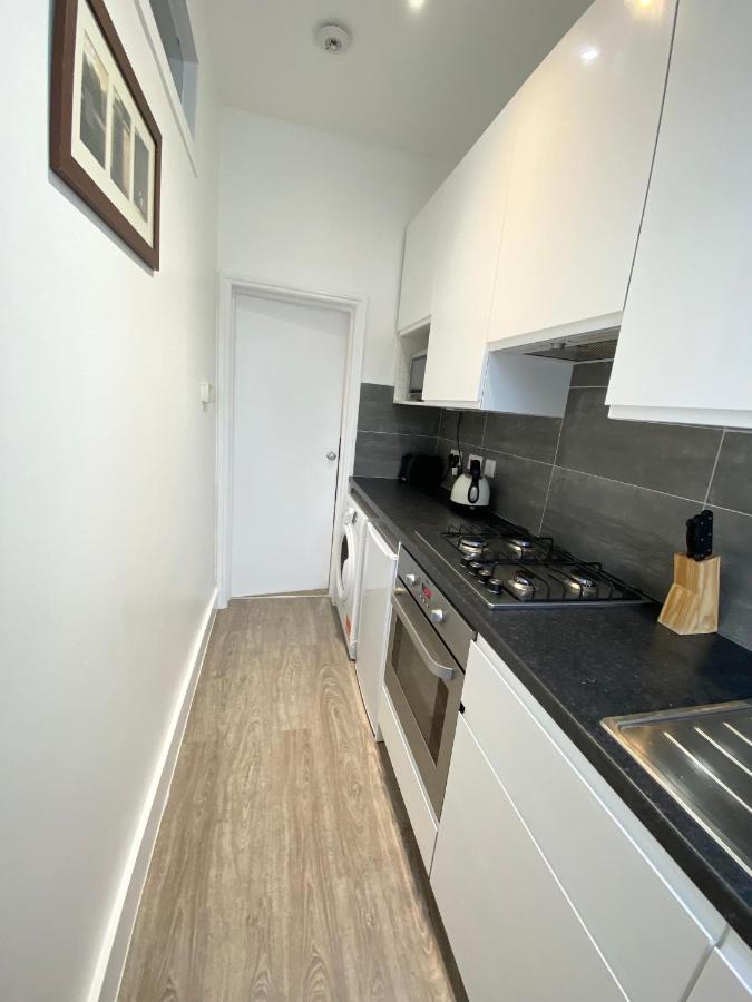 Stylish Maisonette And In Victoria Appartement Londen