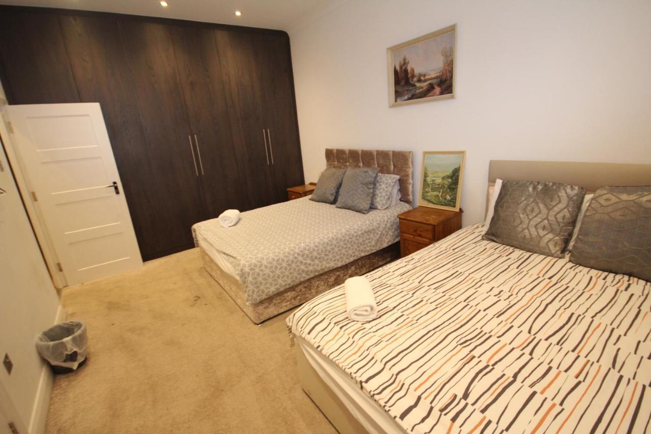 Great West Road Flat C * London