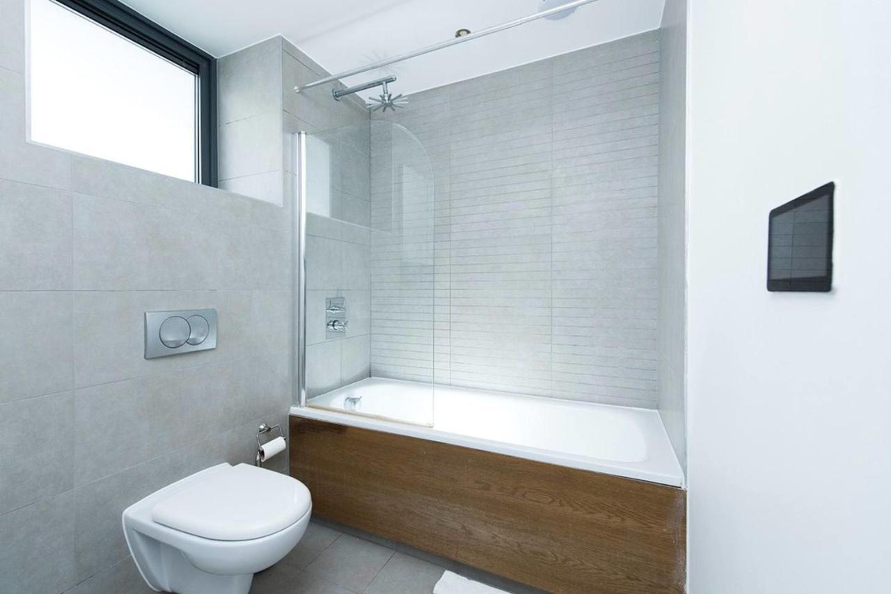 Appartement Stylish 2 Bedroom Flat With Balcony In Londen